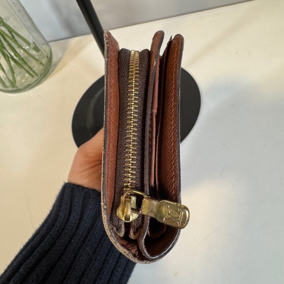 Louis Vuitton Monogram Canvas Bifold Wallet - Picture 4 of 12